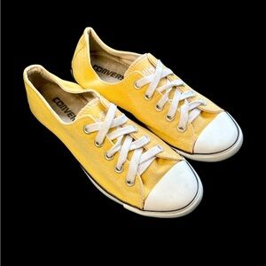 Women’s converse lowtops